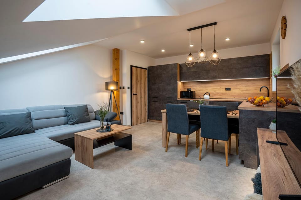 Kitchen or kitchenette, Living room, Seating area, Dining area