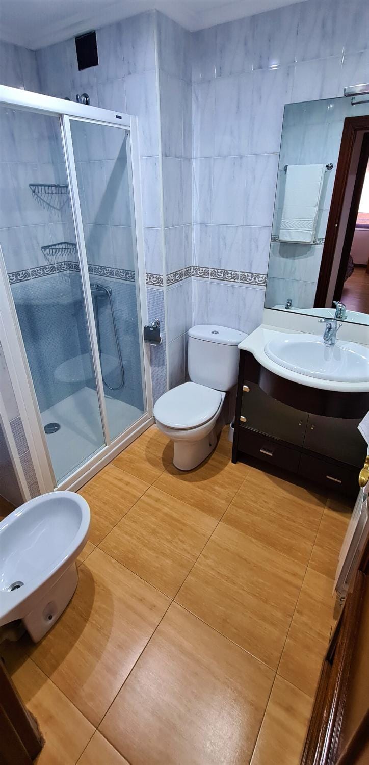 Shower, Toilet, Bathroom, bidet, towels