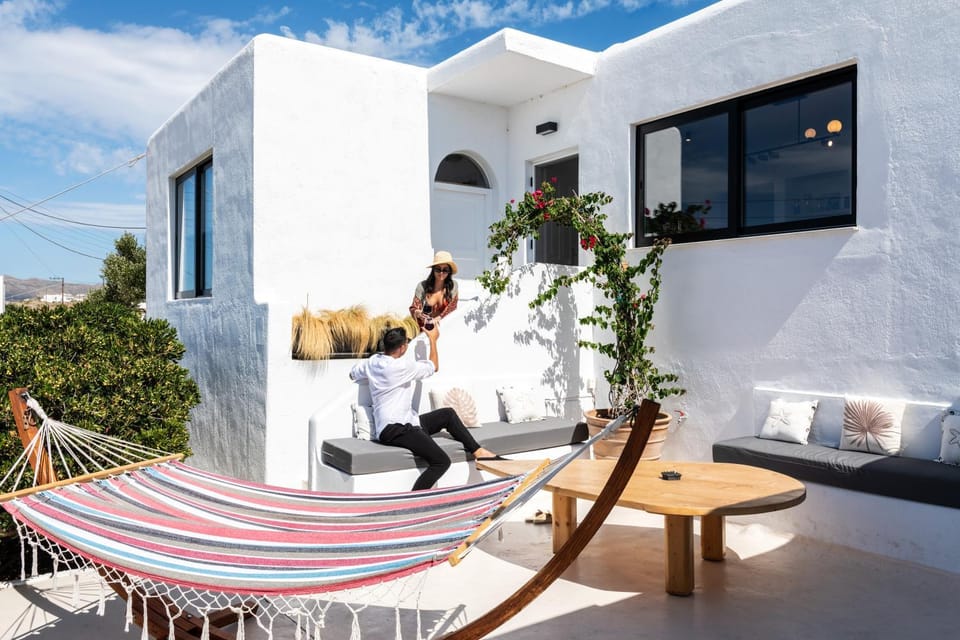Patio, Day, People, Balcony/Terrace, Guests