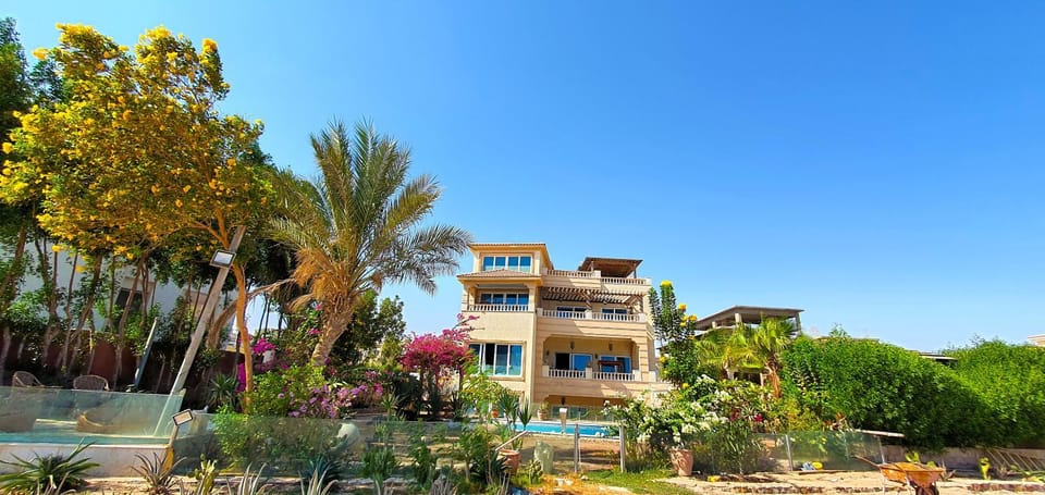 Facade/entrance, Natural landscape, Garden