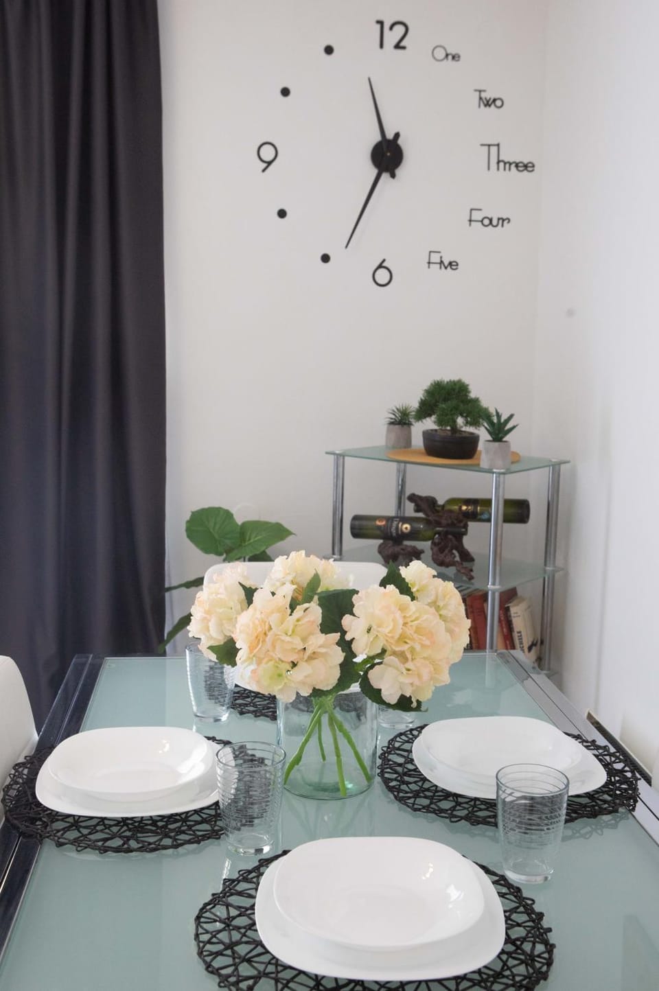 Seating area, Dining area