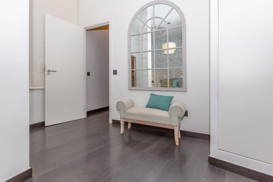 Seating area, Bedroom, storage, wardrobe