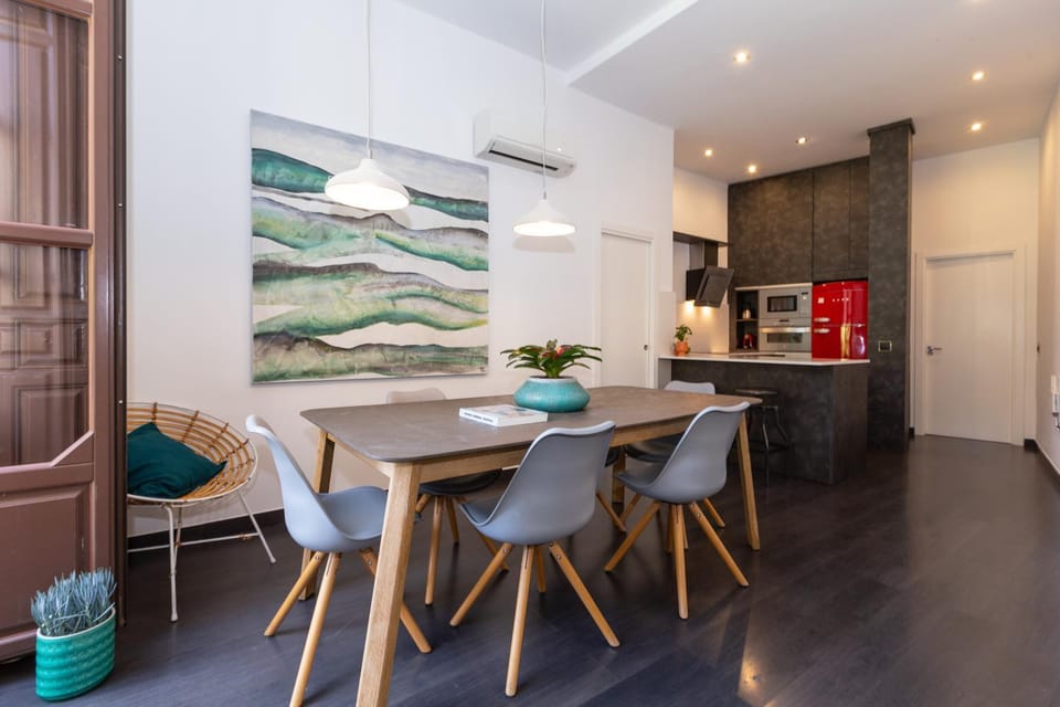Dining area, internet, air conditioner