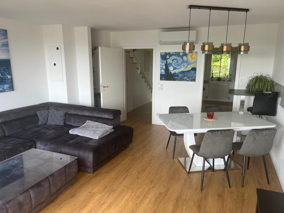 Living room, Seating area, Dining area