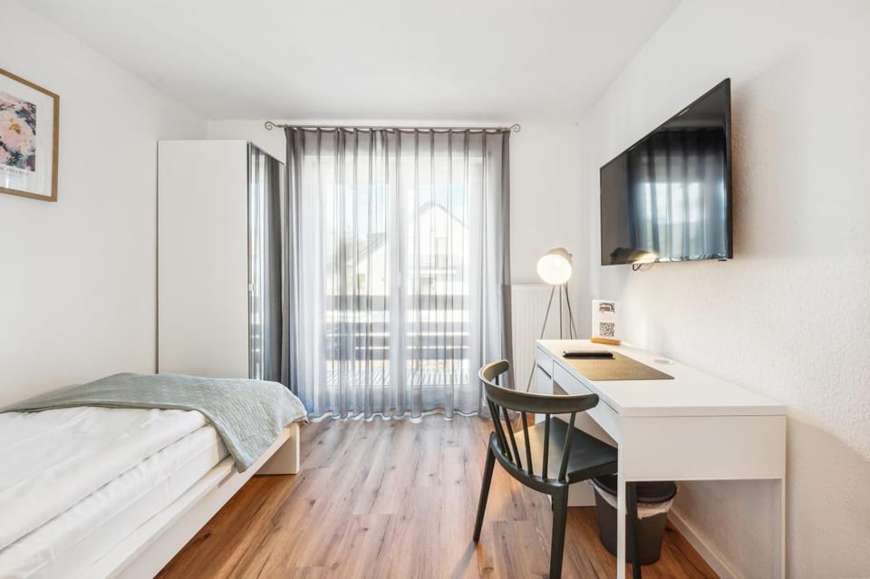 Photo of the whole room, Bedroom