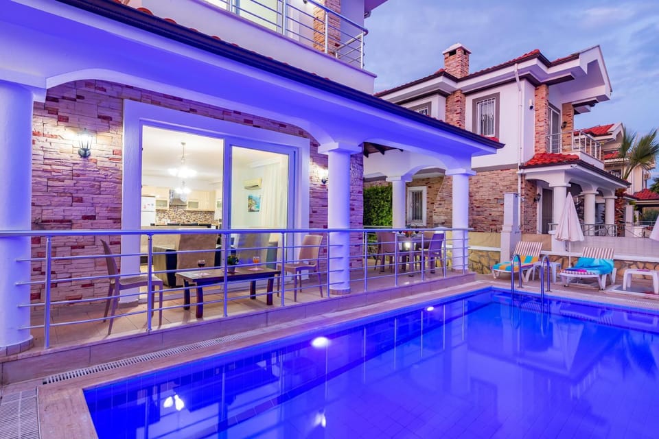 Patio, Swimming pool, Swimming pool