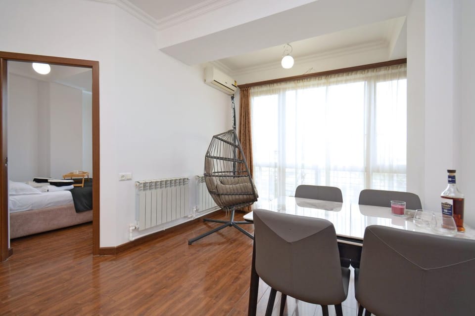 Bed, Living room, Photo of the whole room, Seating area, Dining area, Bedroom, internet
