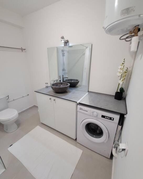 Bathroom, washing machine