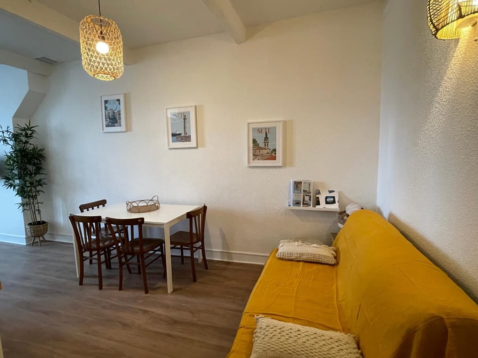 Joli Appart avec Parking en coeur de ville de SETE Apartment in Occitanie
