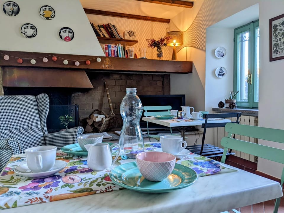 Living room, Food and drinks, Seating area, Dining area, Breakfast, Buffet breakfast