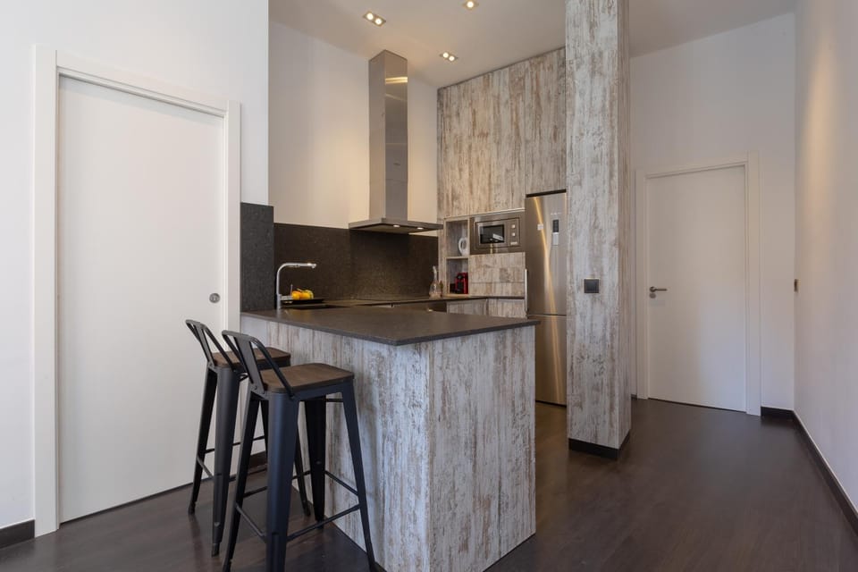 Kitchen or kitchenette, Dining area, Communal kitchen, furniture, locker, minibar, pet friendly, stove, toaster