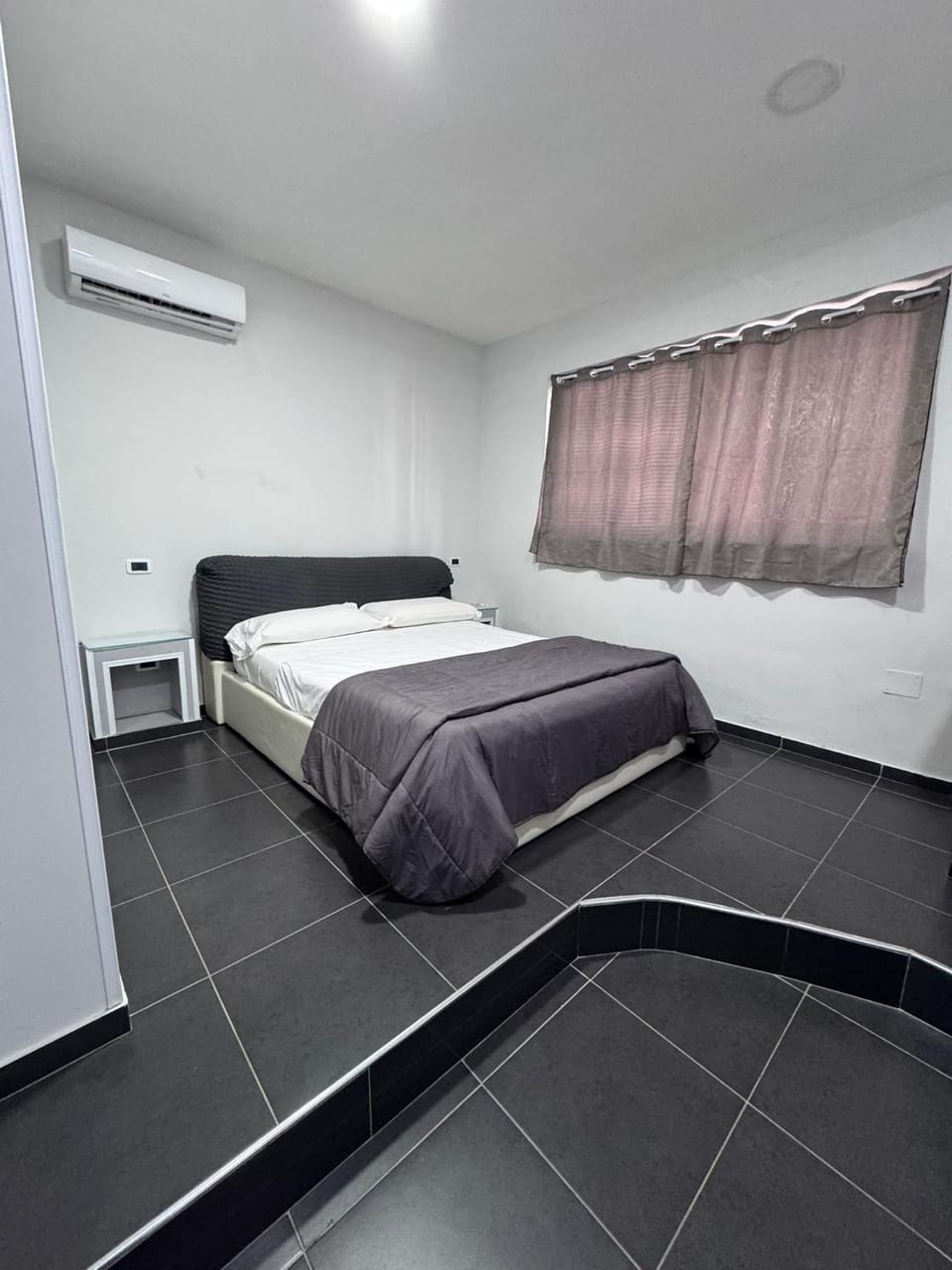 Photo of the whole room, Bedroom, air conditioner