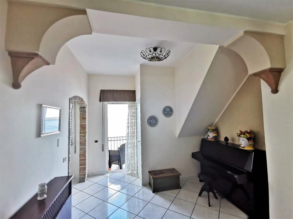 Living room, Photo of the whole room, Seating area
