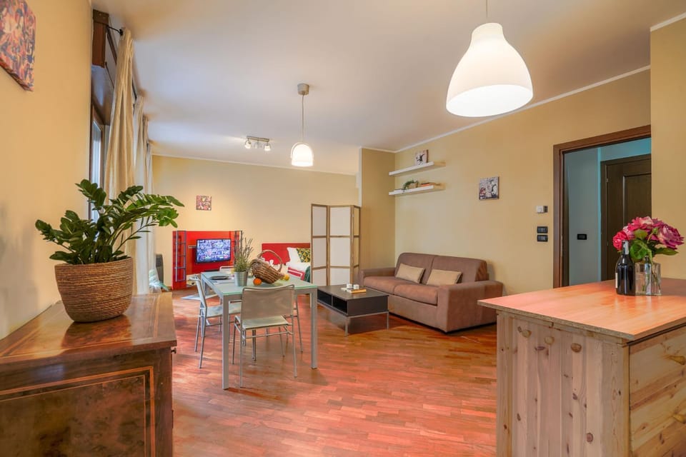 TV and multimedia, Kitchen or kitchenette, Seating area, Dining area