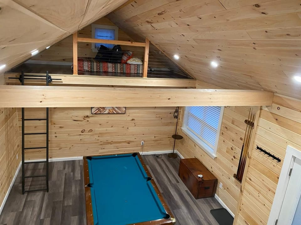 Billiard, Game Room