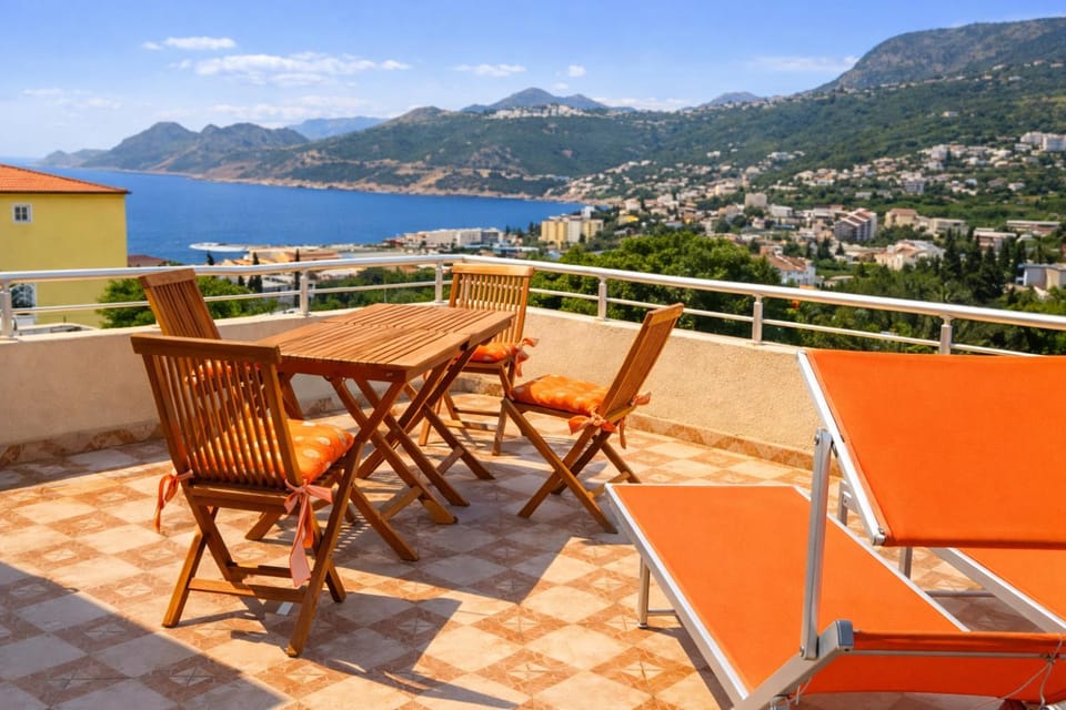 Patio, Day, Natural landscape, Place of worship, Solarium, Balcony/Terrace, Dining area, Mountain view, Sea view