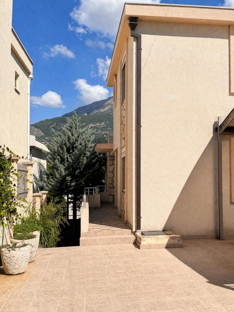 Property building, Day, Natural landscape, Mountain view