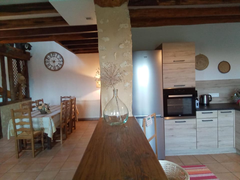 Dining area, kitchen