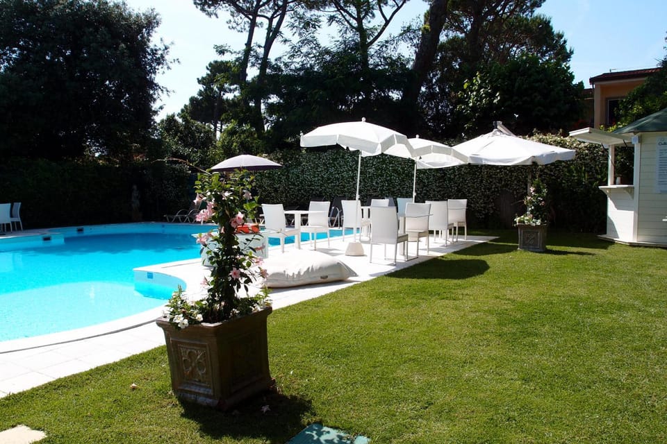 Garden, Swimming pool, Swimming pool