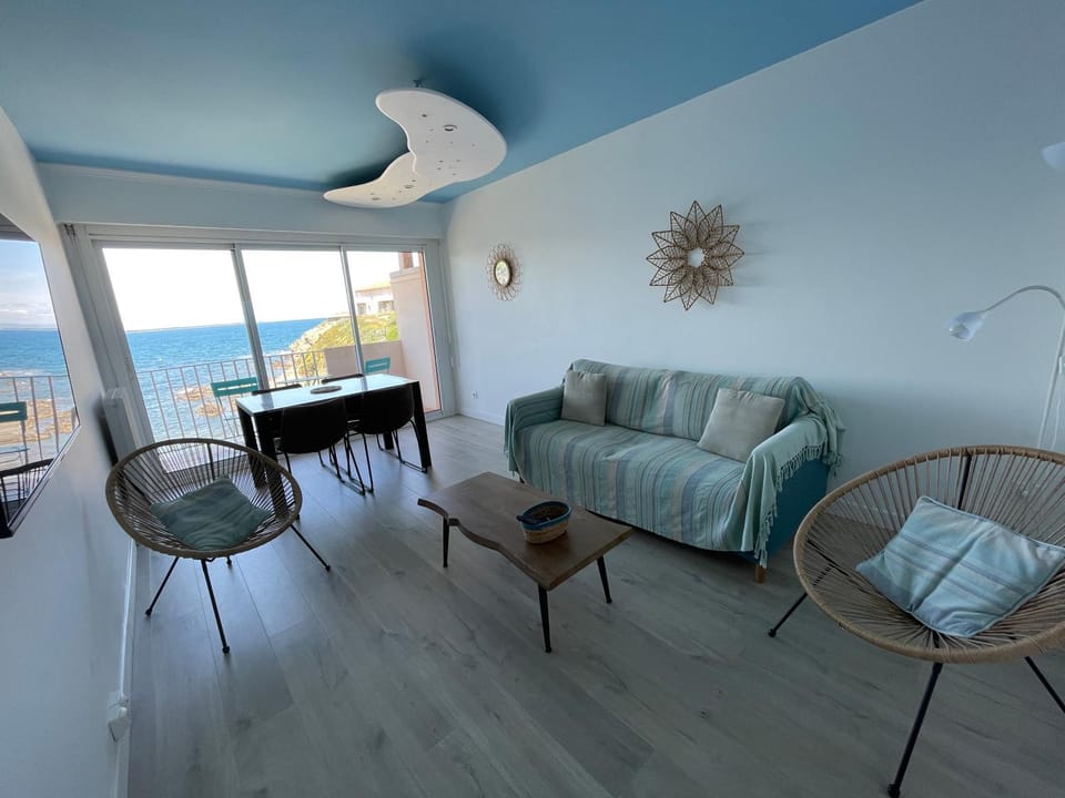 Living room, Sea view