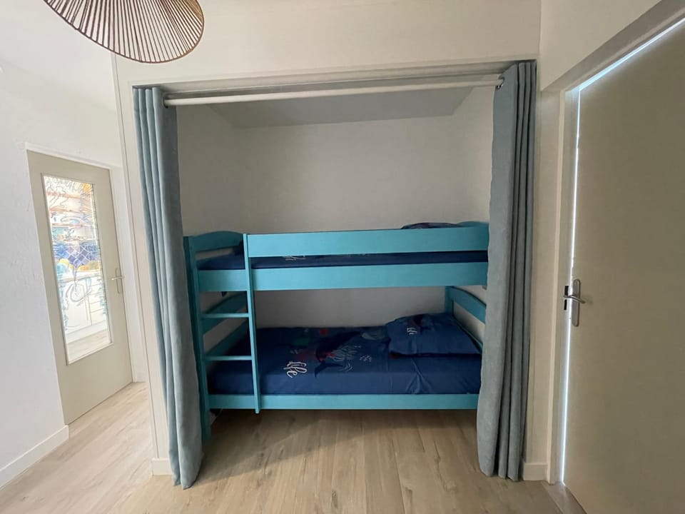 bunk bed