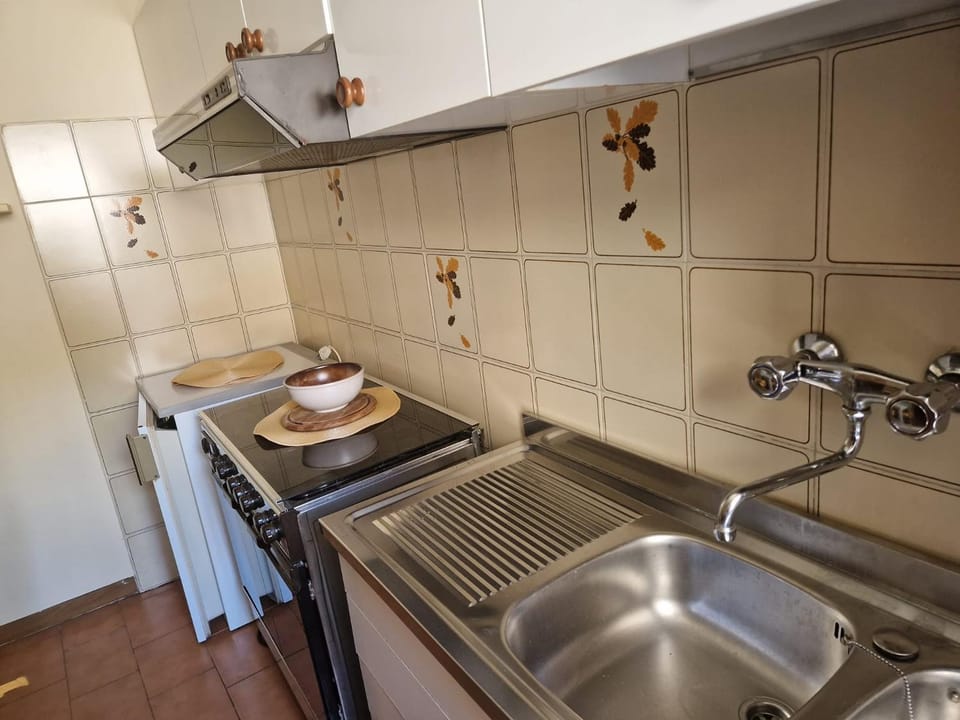 Dining area, kitchen