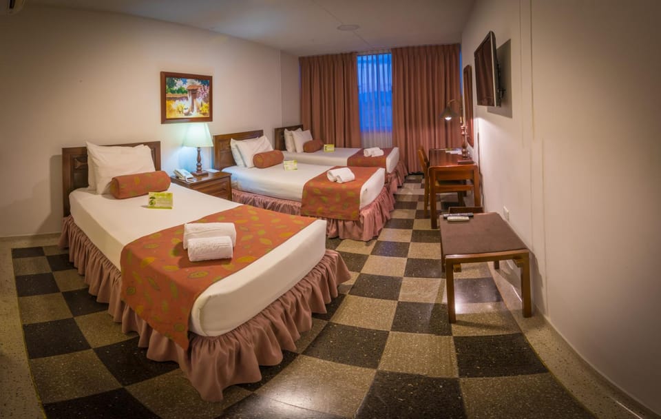 Bed, Night, TV and multimedia, Photo of the whole room, Floor plan, Bedroom, On site, Guests