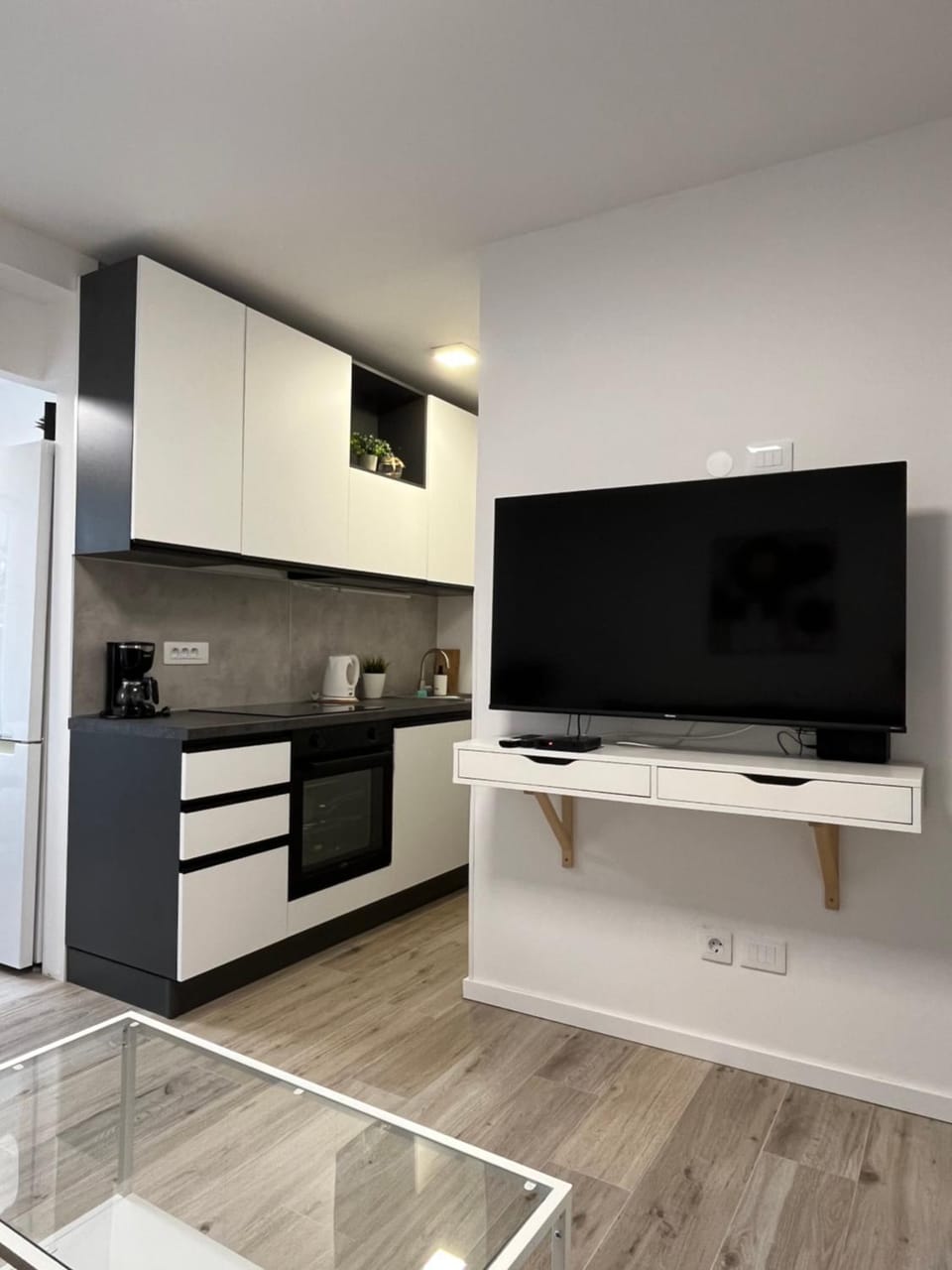 TV and multimedia, Kitchen or kitchenette