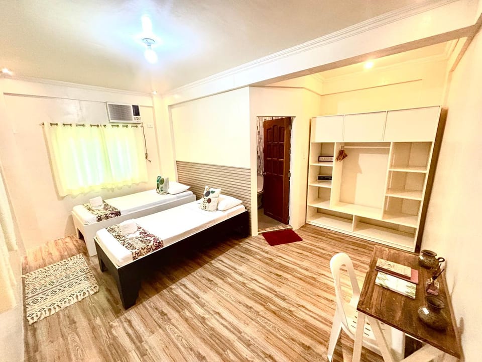 Bed, Photo of the whole room, Seating area, Bedroom, wardrobe