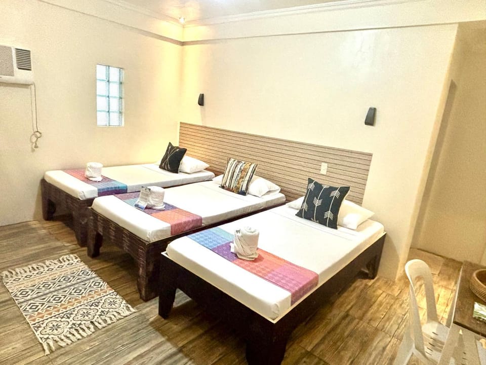 Bed, Photo of the whole room, Seating area, Bedroom, air conditioner