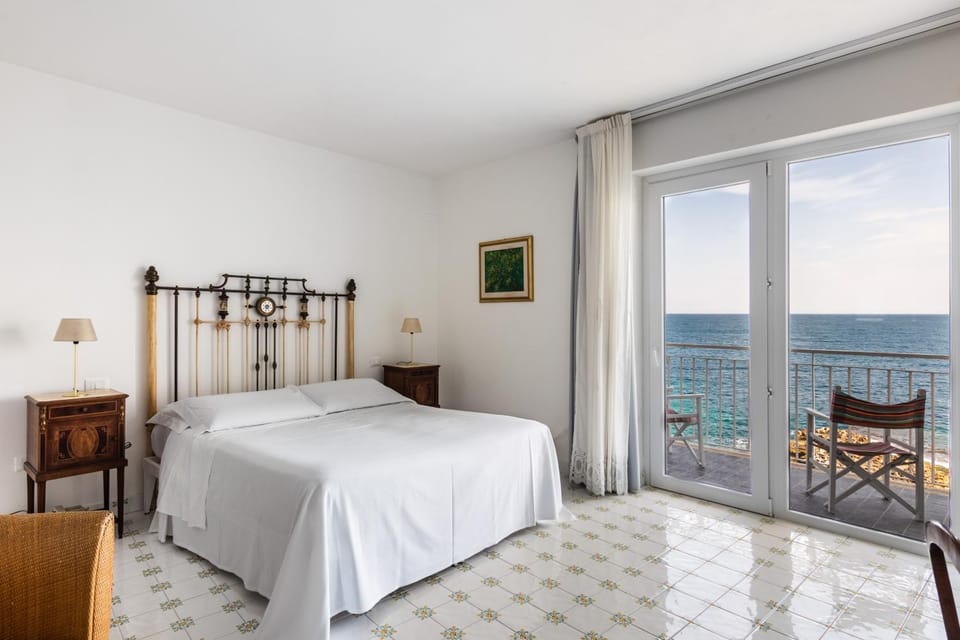 Bed, Natural landscape, View (from property/room), Balcony/Terrace, Photo of the whole room, Bedroom, Sea view