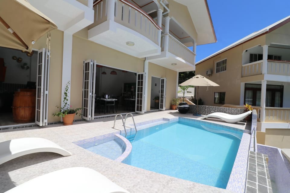 Property building, Restaurant/places to eat, Swimming pool