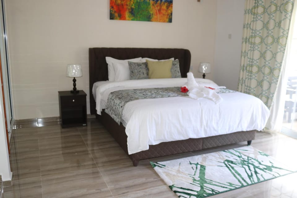 Photo of the whole room, Bedroom