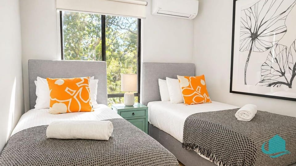 Charlottes Rhapsody - Bonnells Bay Lake Views House in Lake Macquarie