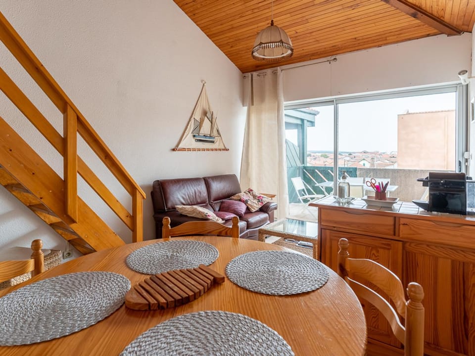 Mimizan Plage: Appartement T2 Mezzanine 2 étoiles, 4 pers, vue océan, parking inclus - FR-1-50-86 Apartment in Mimizan