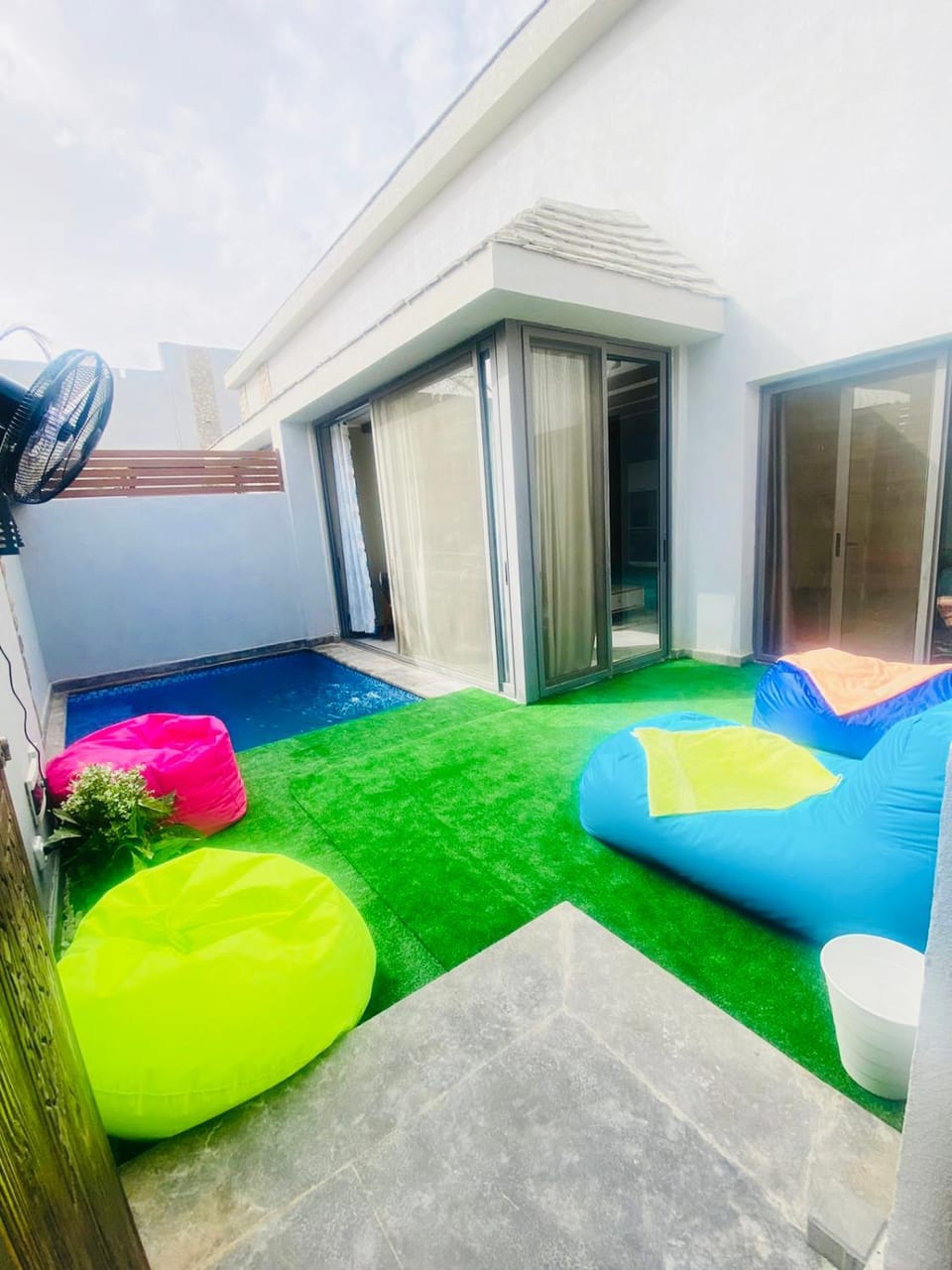 Property building, Garden, Swimming pool
