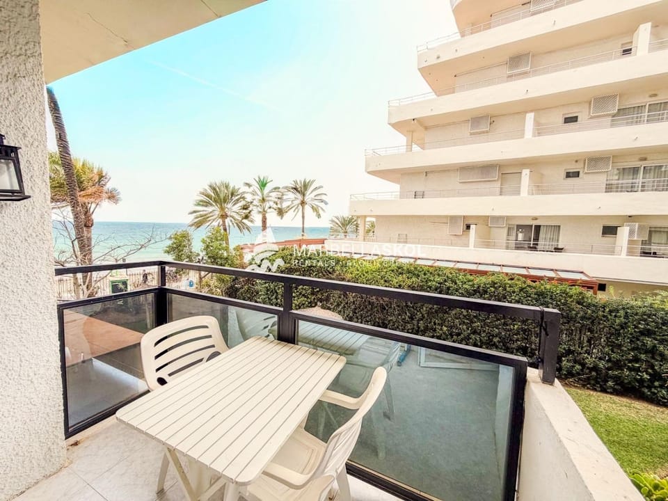 Property building, View (from property/room), Balcony/Terrace, Seating area, Sea view, sunbed