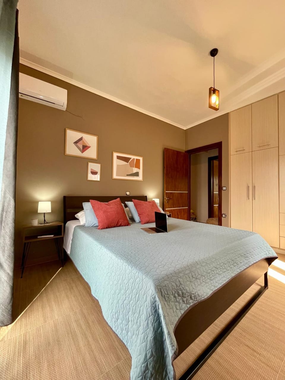 Bed, Photo of the whole room, Bedroom, air conditioner