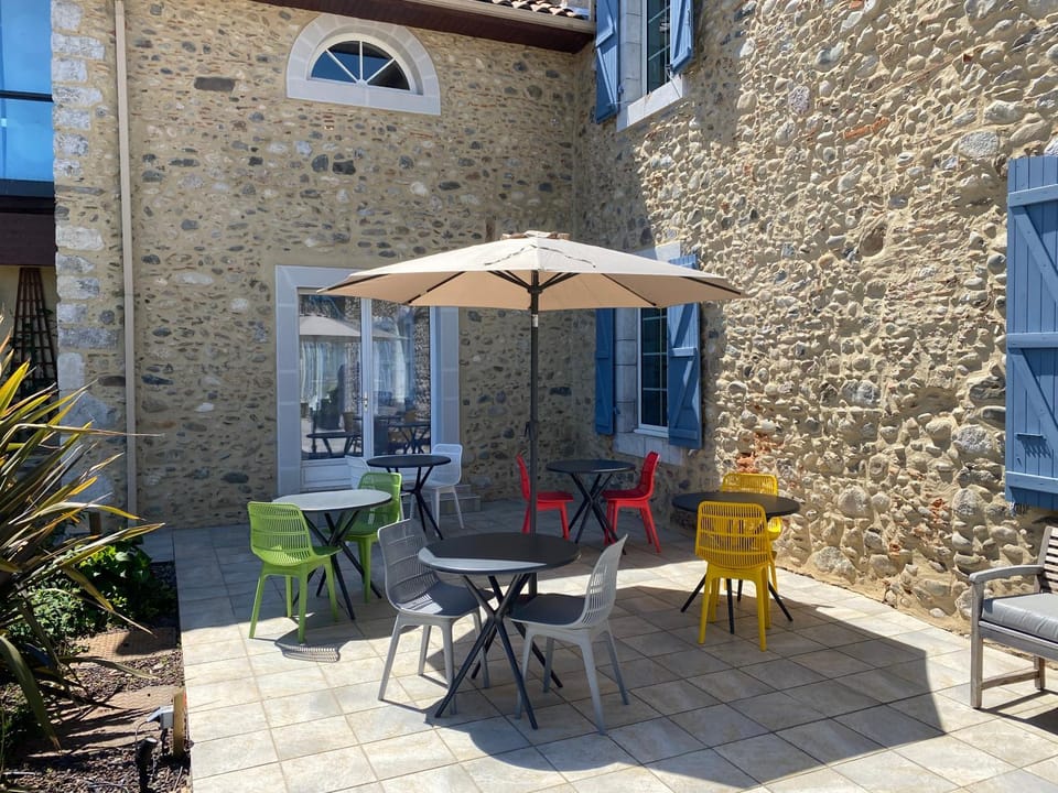 Property building, Balcony/Terrace, Dining area
