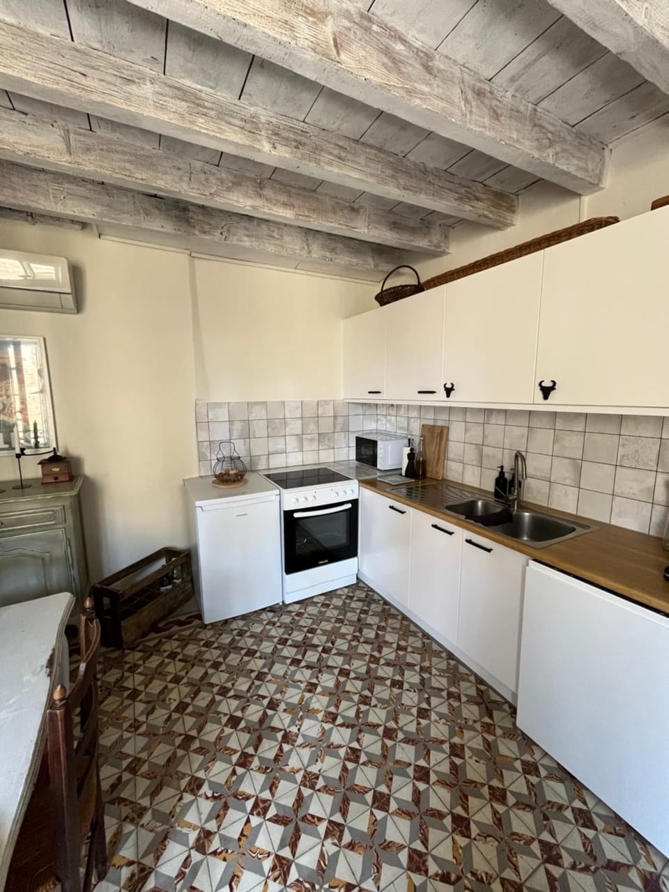 Kitchen or kitchenette, dishwasher, oven, stove, toaster