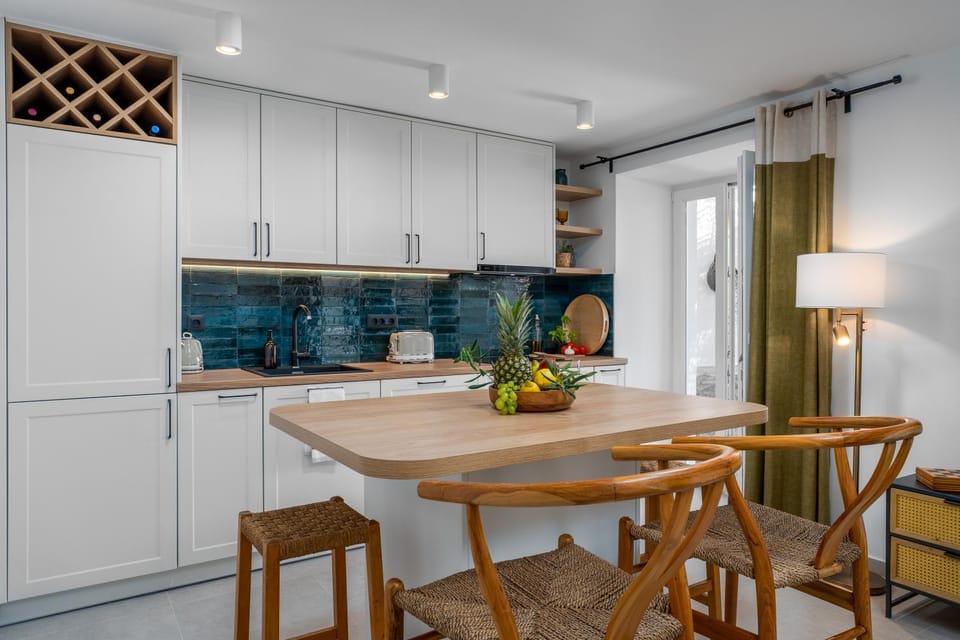 Dining area, kitchen