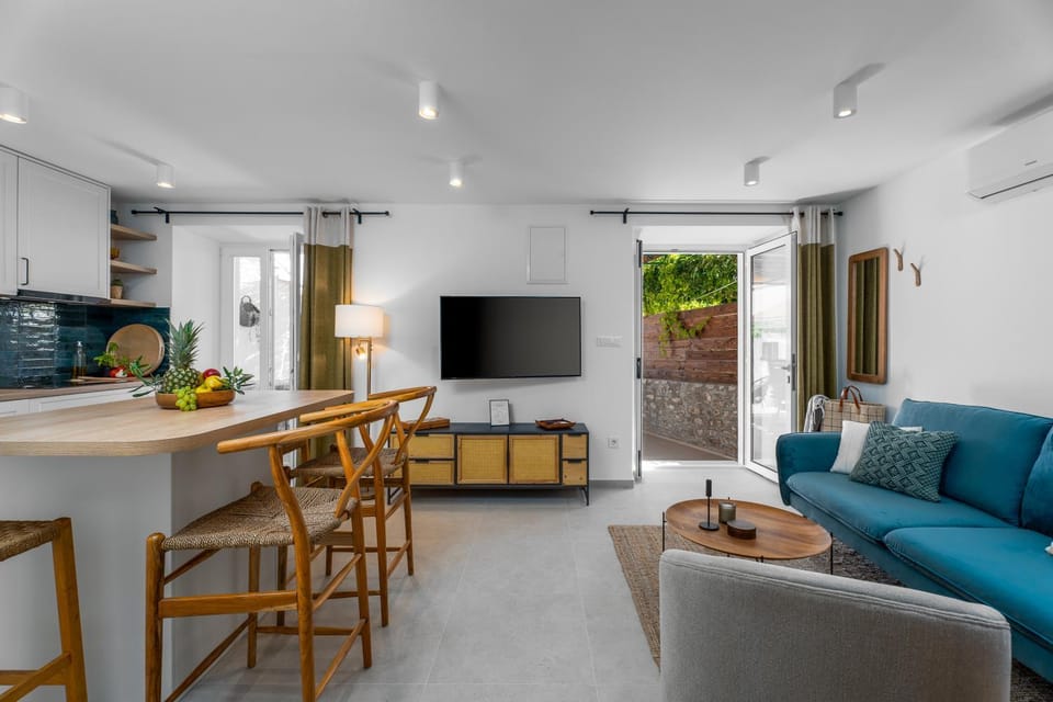 Living room, Dining area, kitchen