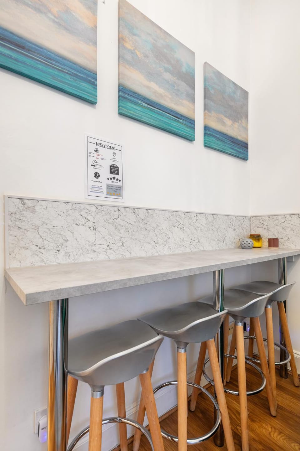 Seating area, Dining area