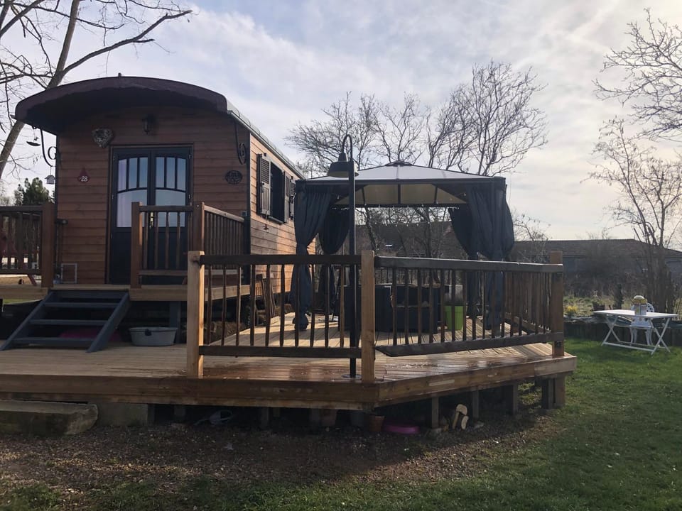 Roul'hôtes évasion Luxury tent in Bourgogne-Franche-Comté