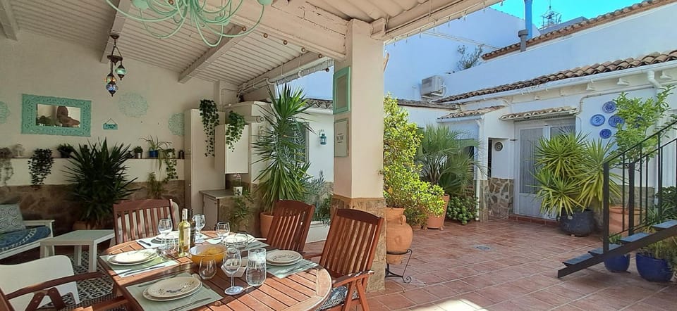 Patio, Garden, Dining area, pet friendly