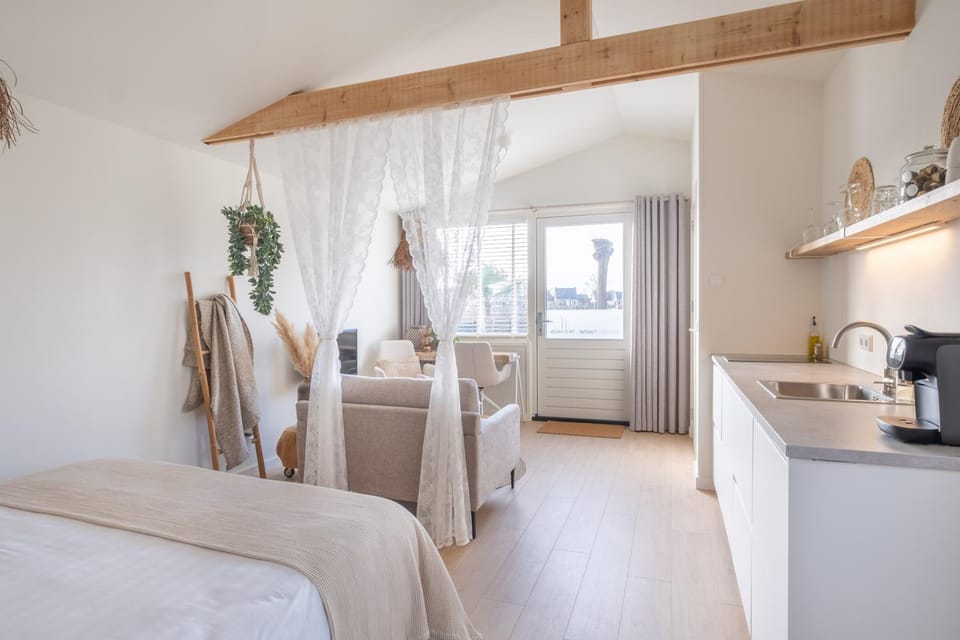 Coffee/tea facilities, Kitchen or kitchenette, Photo of the whole room, Bedroom