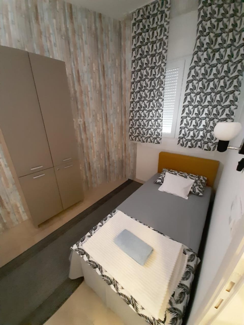 Bed, Bedroom, towels, wardrobe