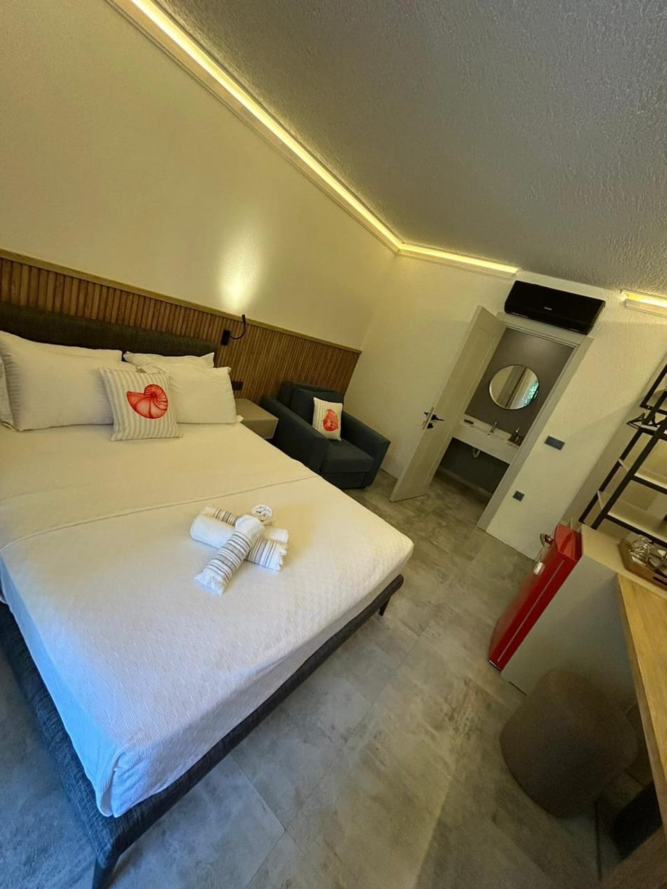 Bed, Photo of the whole room