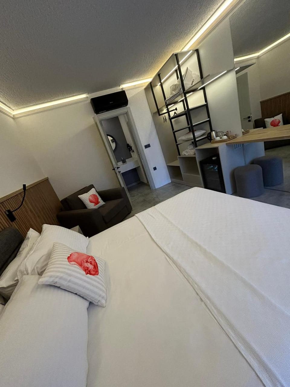 Bed, Photo of the whole room