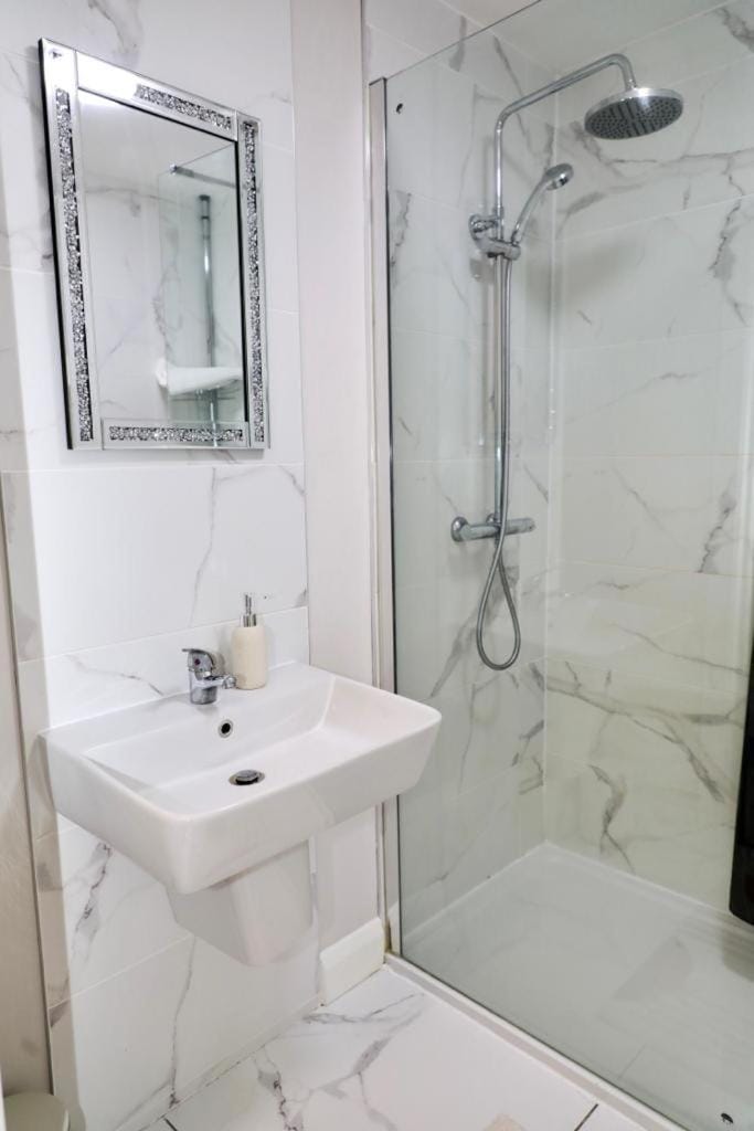 Shower, Bathroom